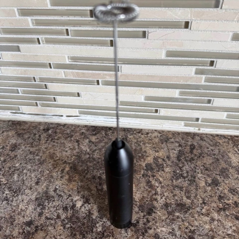 Sleek Black Milk Frother - Picture 2 of 2